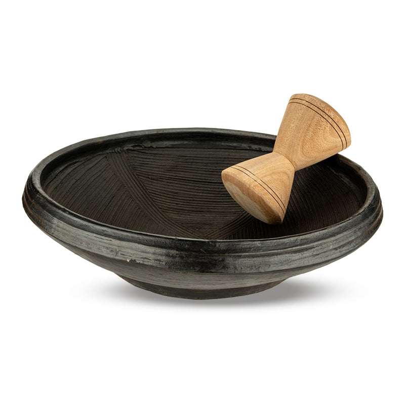 Asanka: The Ghanaian Grinding Pot (small) with Wooden Grinder & Cover